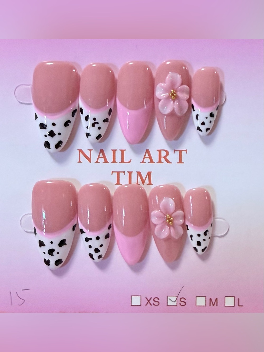 Nail Art Press-On Set in Pink and Nude with Floral Accent